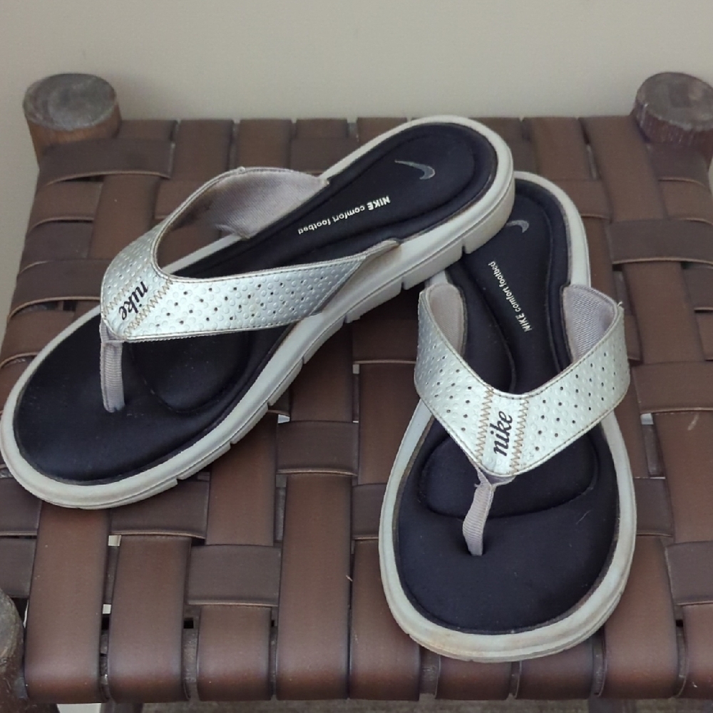 Nike Women's Metallic Flip Flops